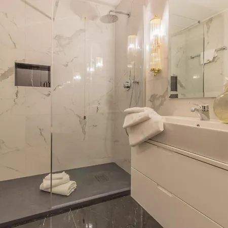 Guzzi Apartment *